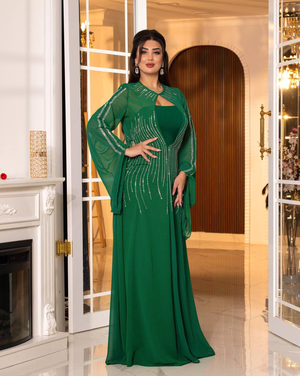 Elegant Crystal-Embellished Cape Sleeve Evening Gown (📹)